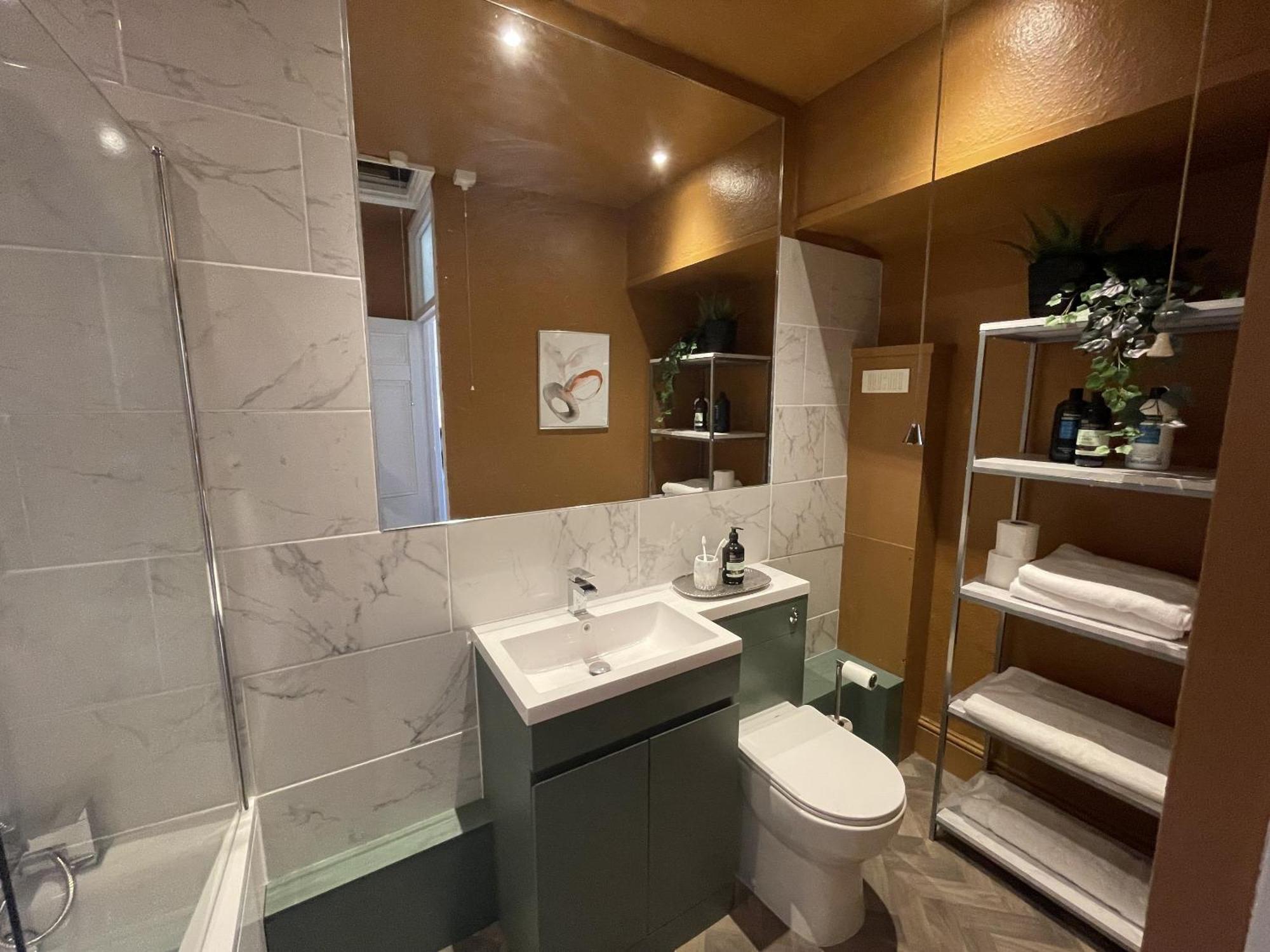 Apartment Sophisticated With Clifton Views *