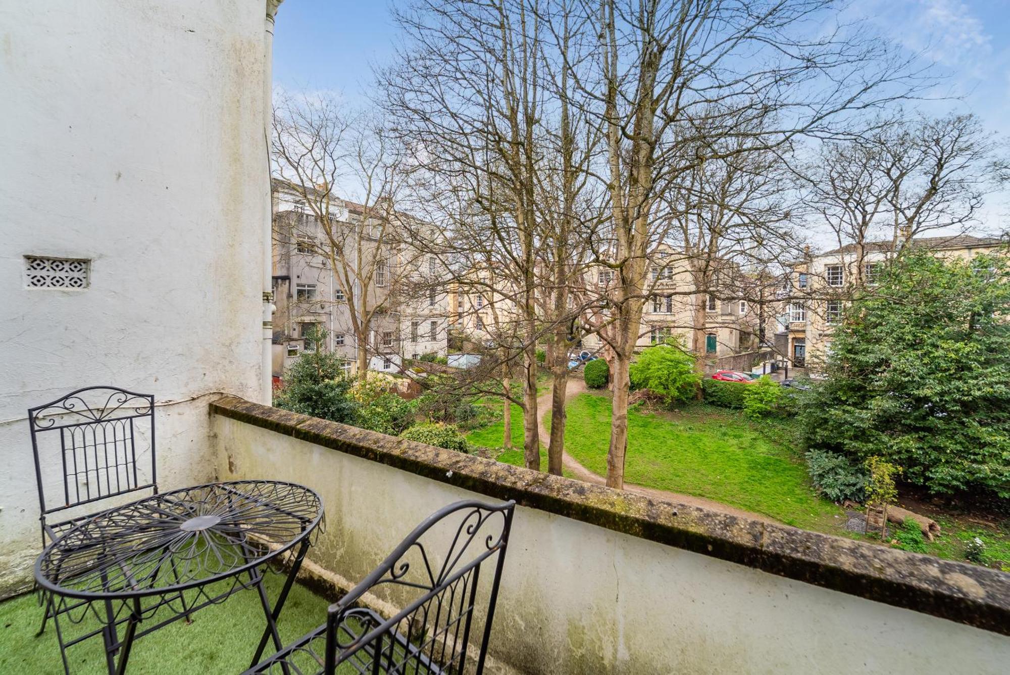 Apartment Sophisticated With Clifton Views *
