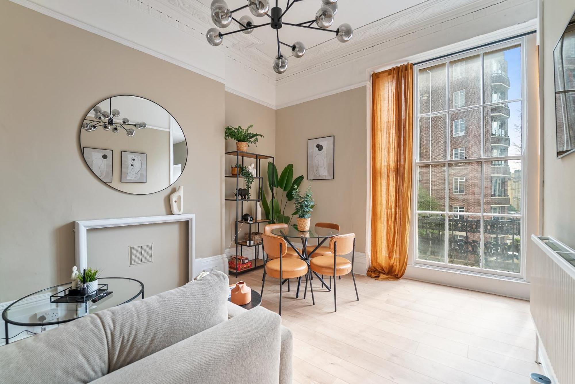 Sophisticated With Clifton Views Apartment *